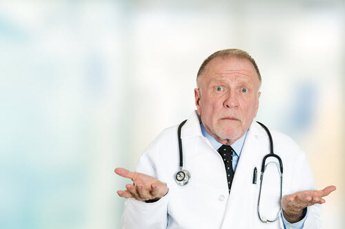 confused-older-doctor